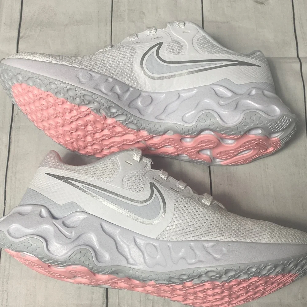 Nike Renew Women’s Running Shoes White/Silver with Pink Sole Size 8.5 NWOT - Picture 8 of 11